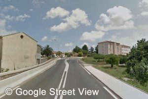 Abfahrt links in die Straße 'Scampornaccio' im Ort Querciolo | © Google Street View